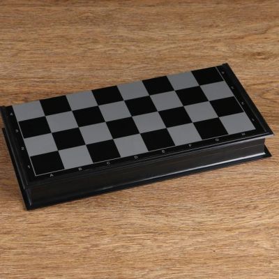 Игра настольная "Шахматы", магнитная доска 32 х 32 см