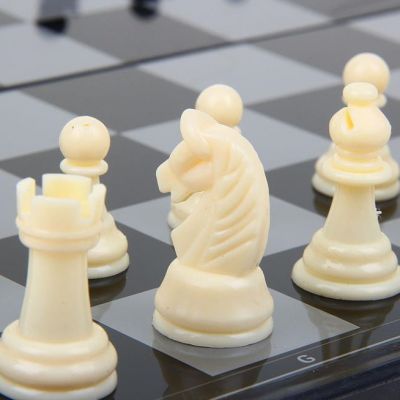 Игра настольная "Шахматы", магнитная доска 32 х 32 см